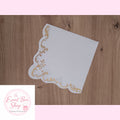 Serviette blanche à bordure dorée